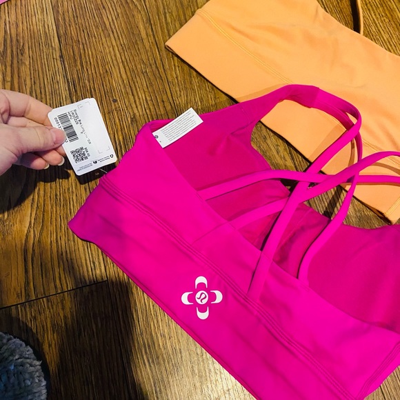 20 Item Lululemon Resale Lot! Including NWT Ivory belt bag! - Picture 12 of 12